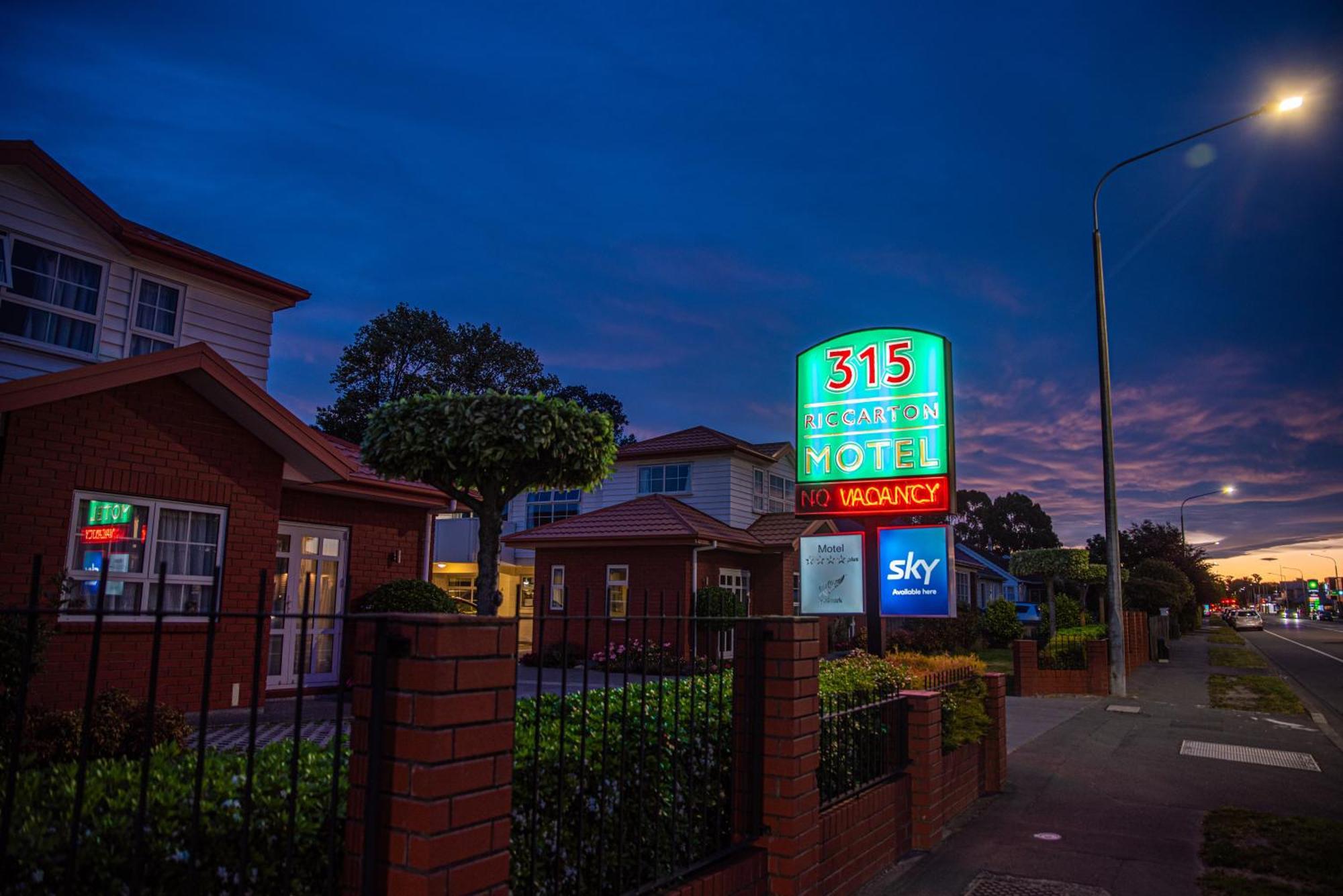 315 โมเทล ริกคาร์ตัน Motel ไครสต์เชิร์ช ภายนอก รูปภาพ